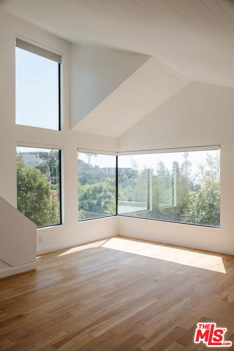 1355 Bobolink Pl