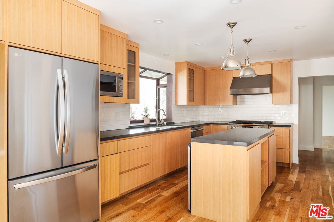 1355 Bobolink Pl