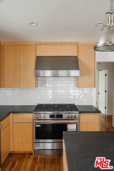 1355 Bobolink Pl
