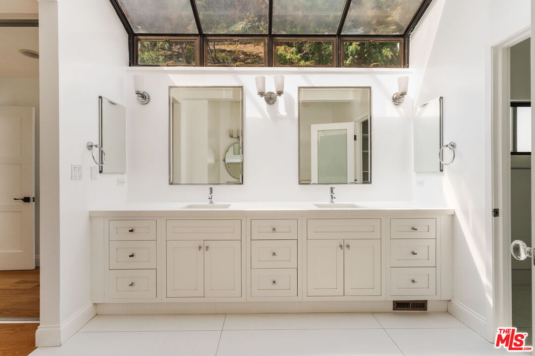 1355 Bobolink Pl