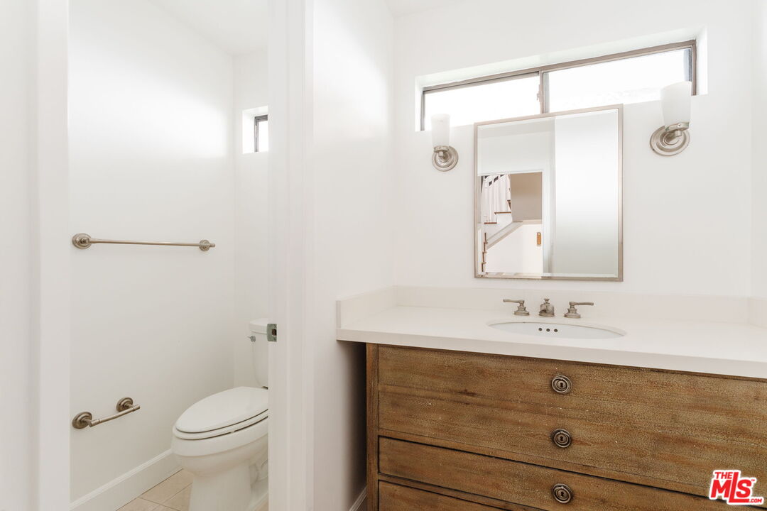 1355 Bobolink Pl