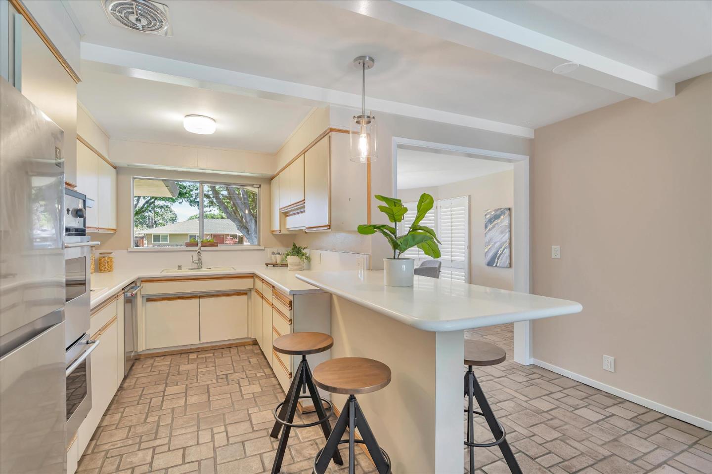 1292 McBain AVE