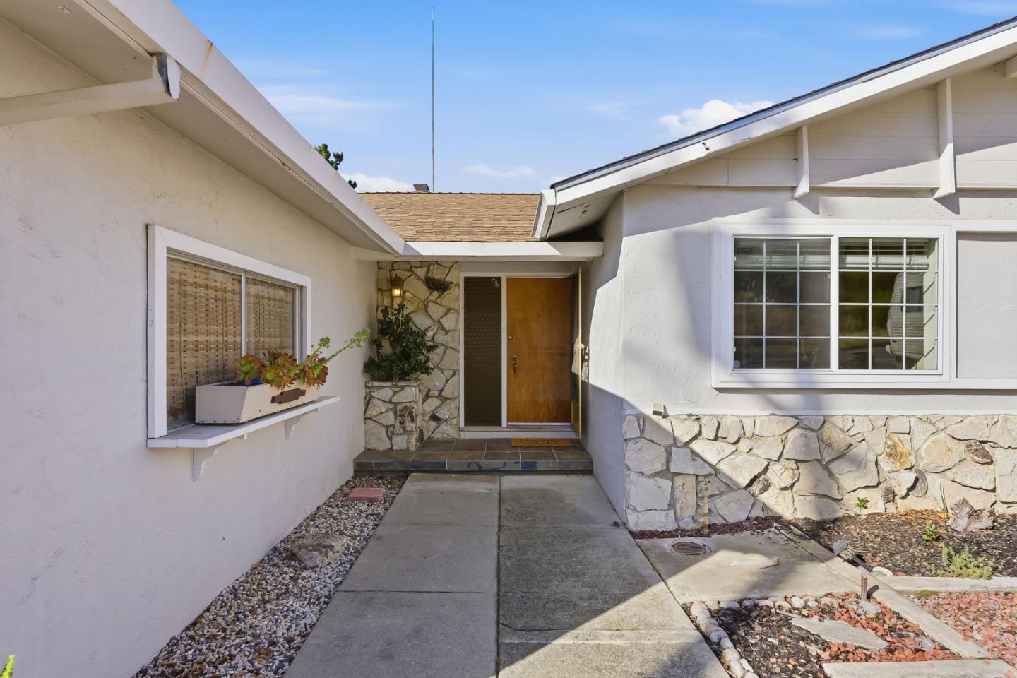 1475 Cliff Drive
