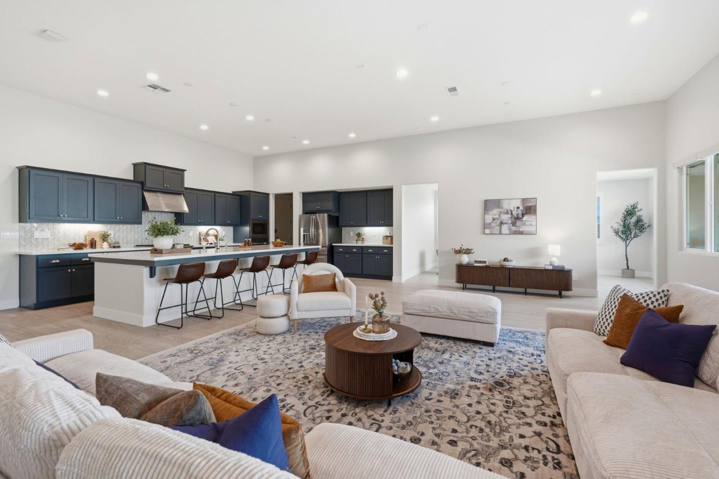 4616 Ian LN