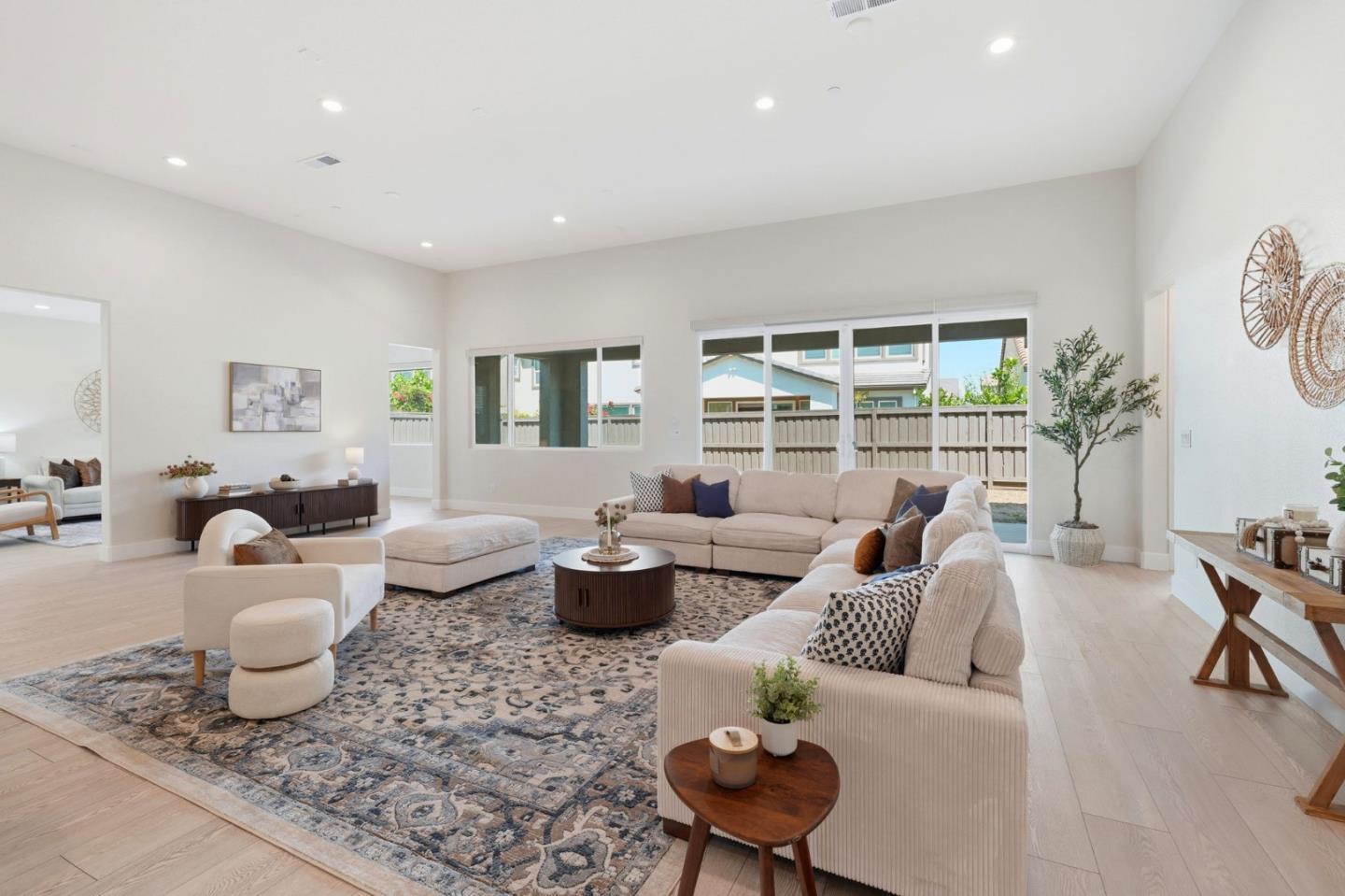 4616 Ian LN