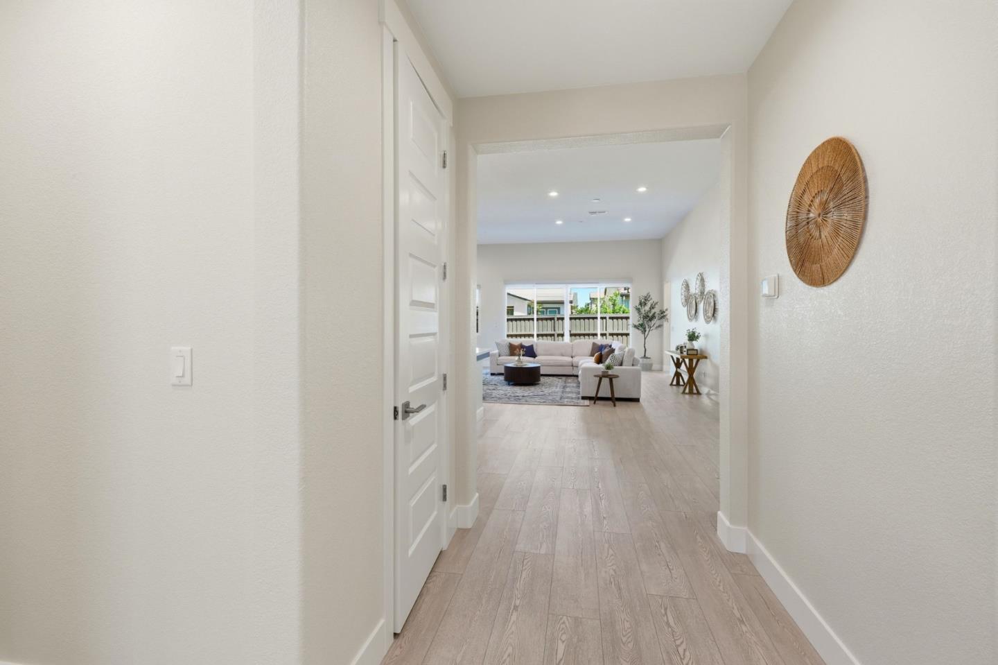 4616 Ian LN
