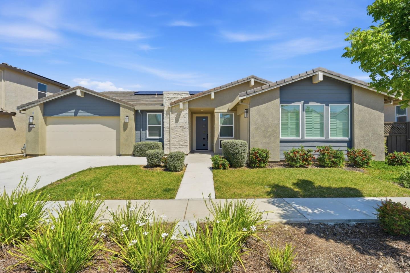 4616 Ian LN