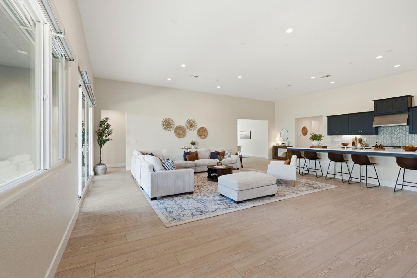4616 Ian LN
