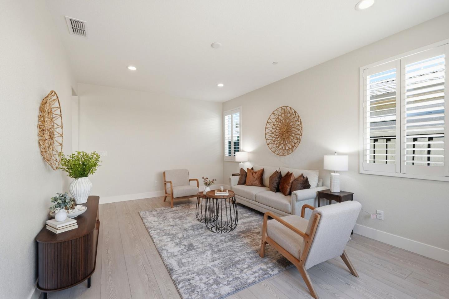 4616 Ian LN