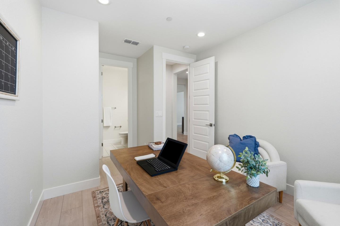 4616 Ian LN