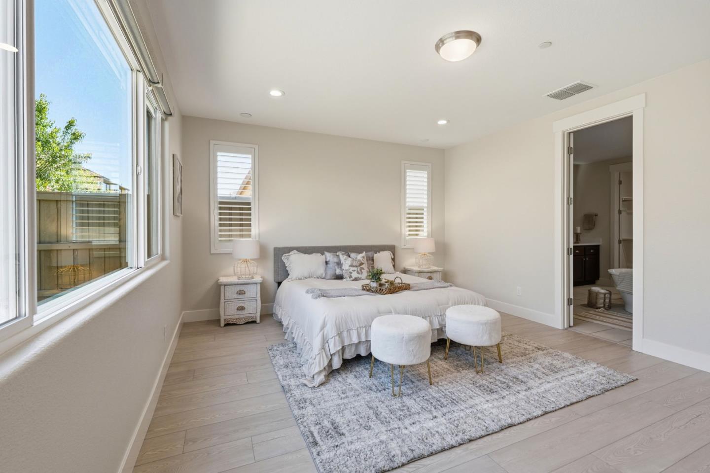 4616 Ian LN