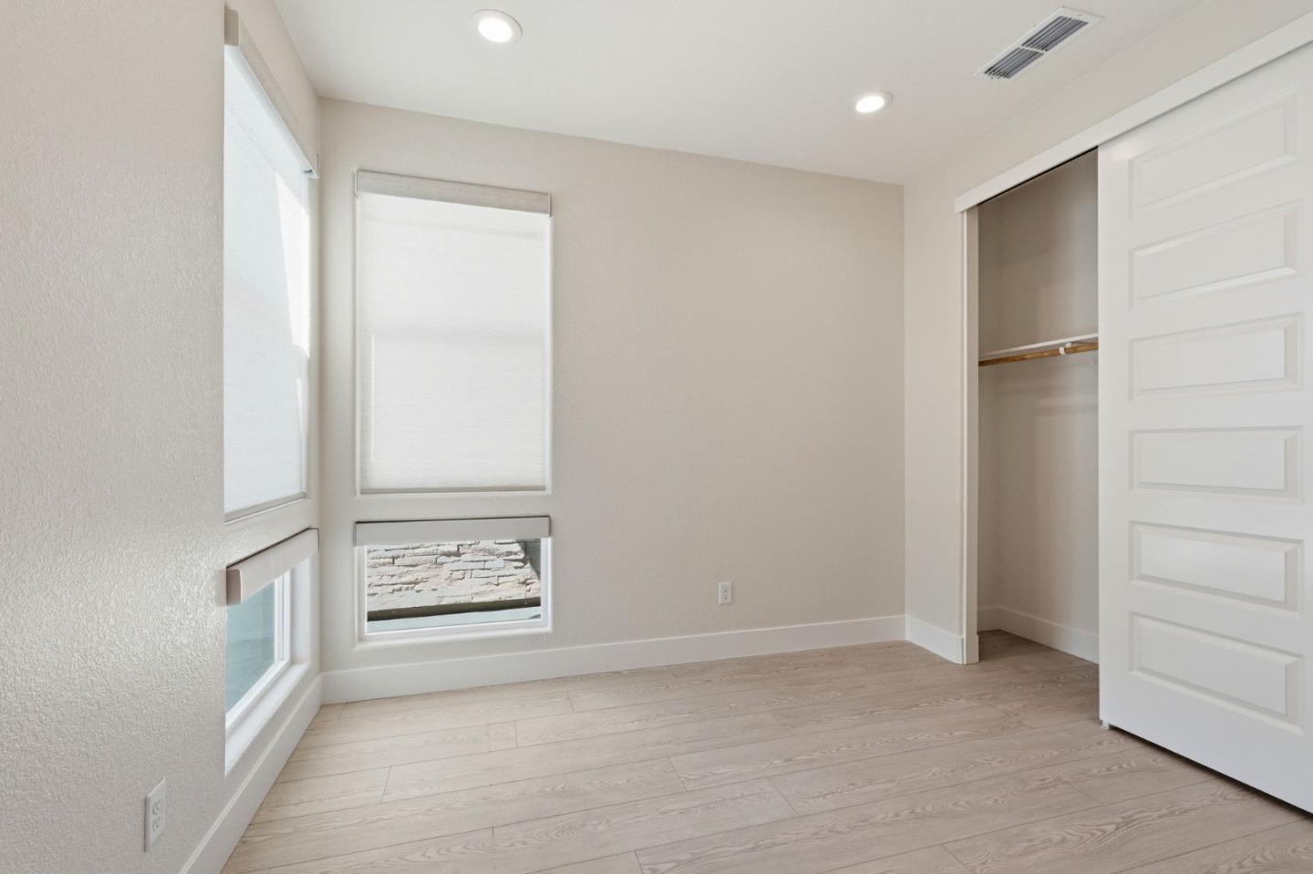 4616 Ian LN