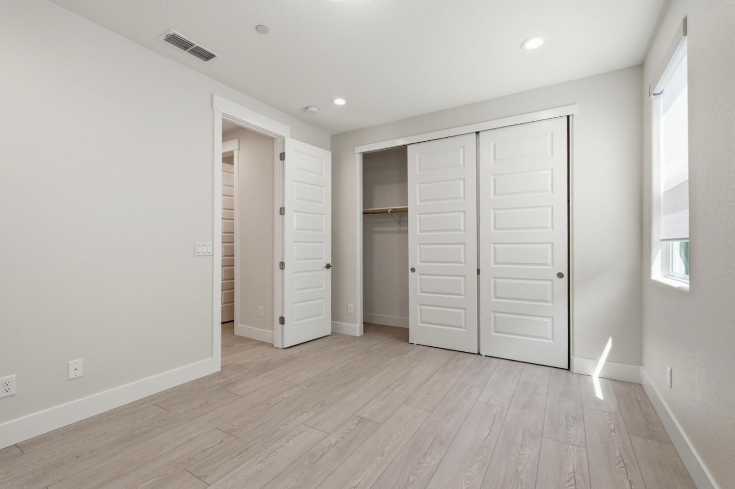 4616 Ian LN