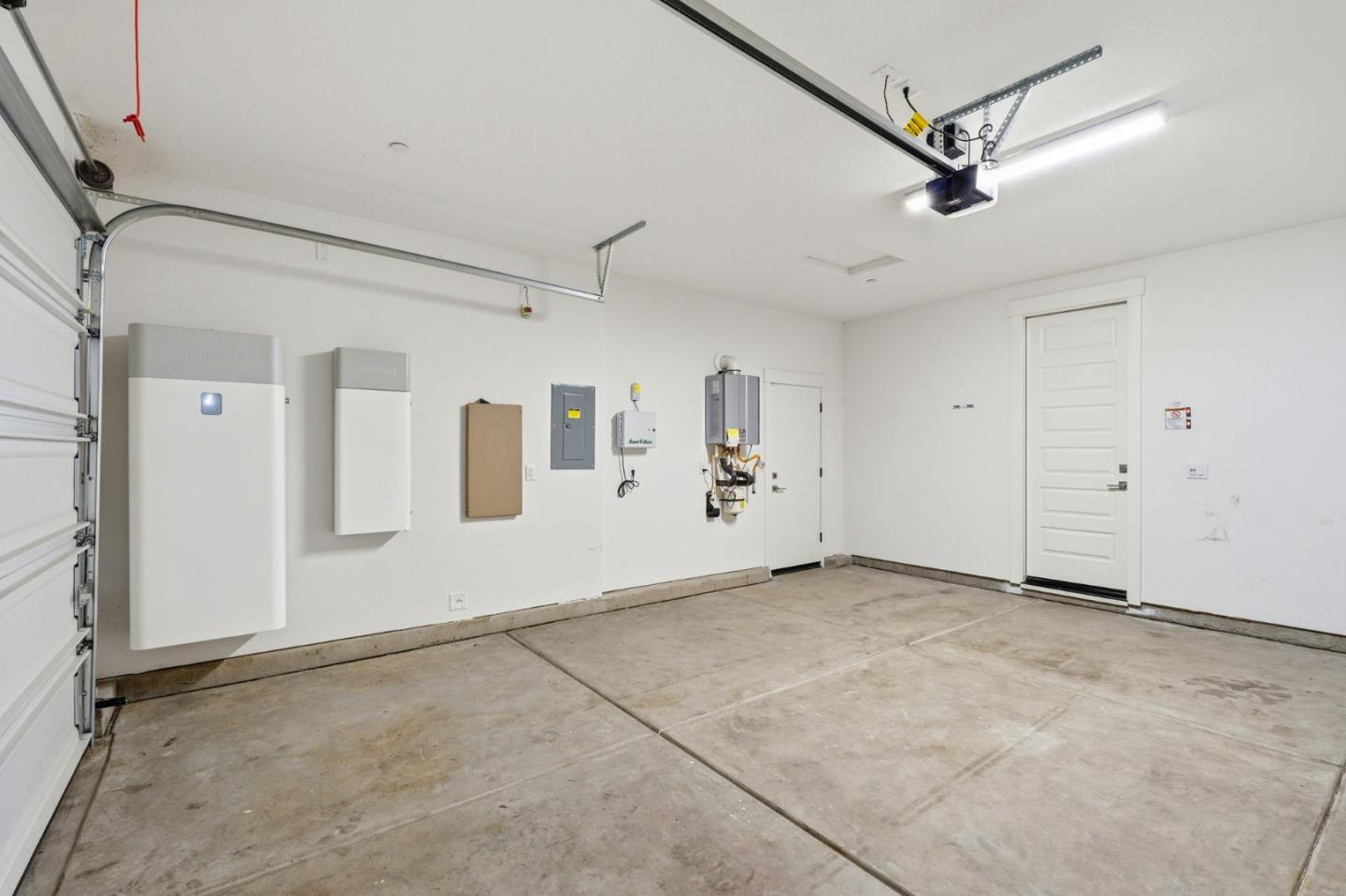 4616 Ian LN