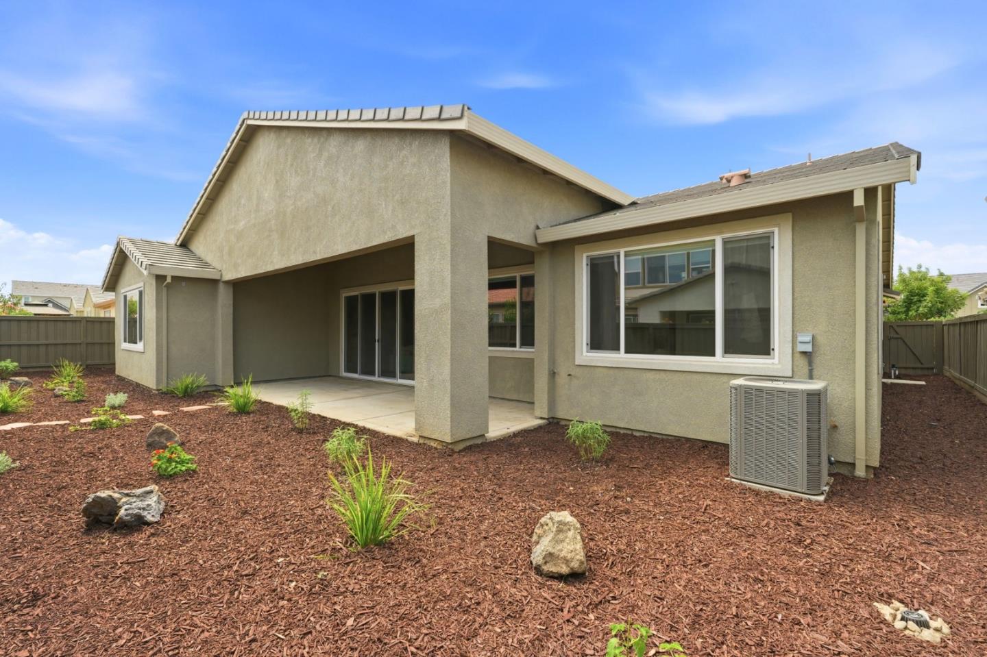 4616 Ian LN