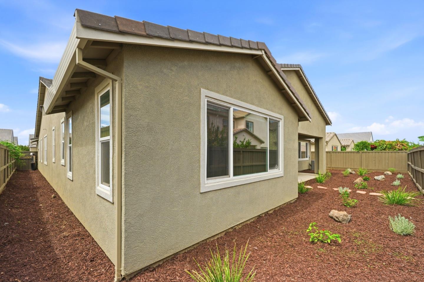 4616 Ian LN