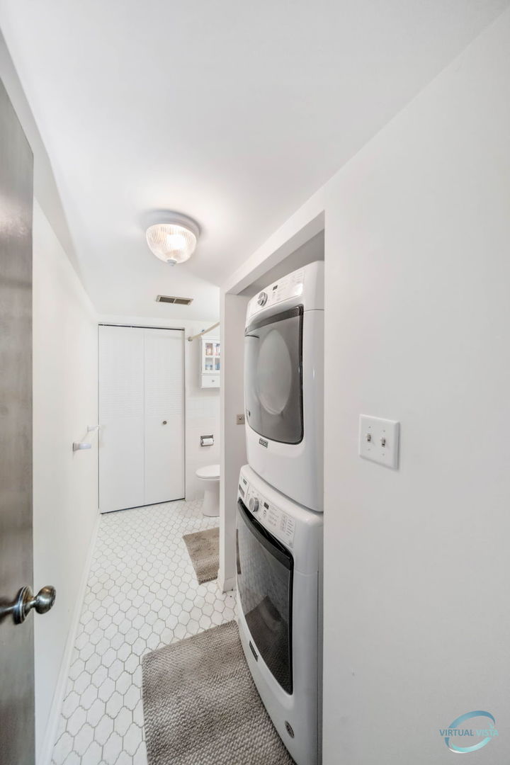 8010 Woodglen Lane Unit: 206