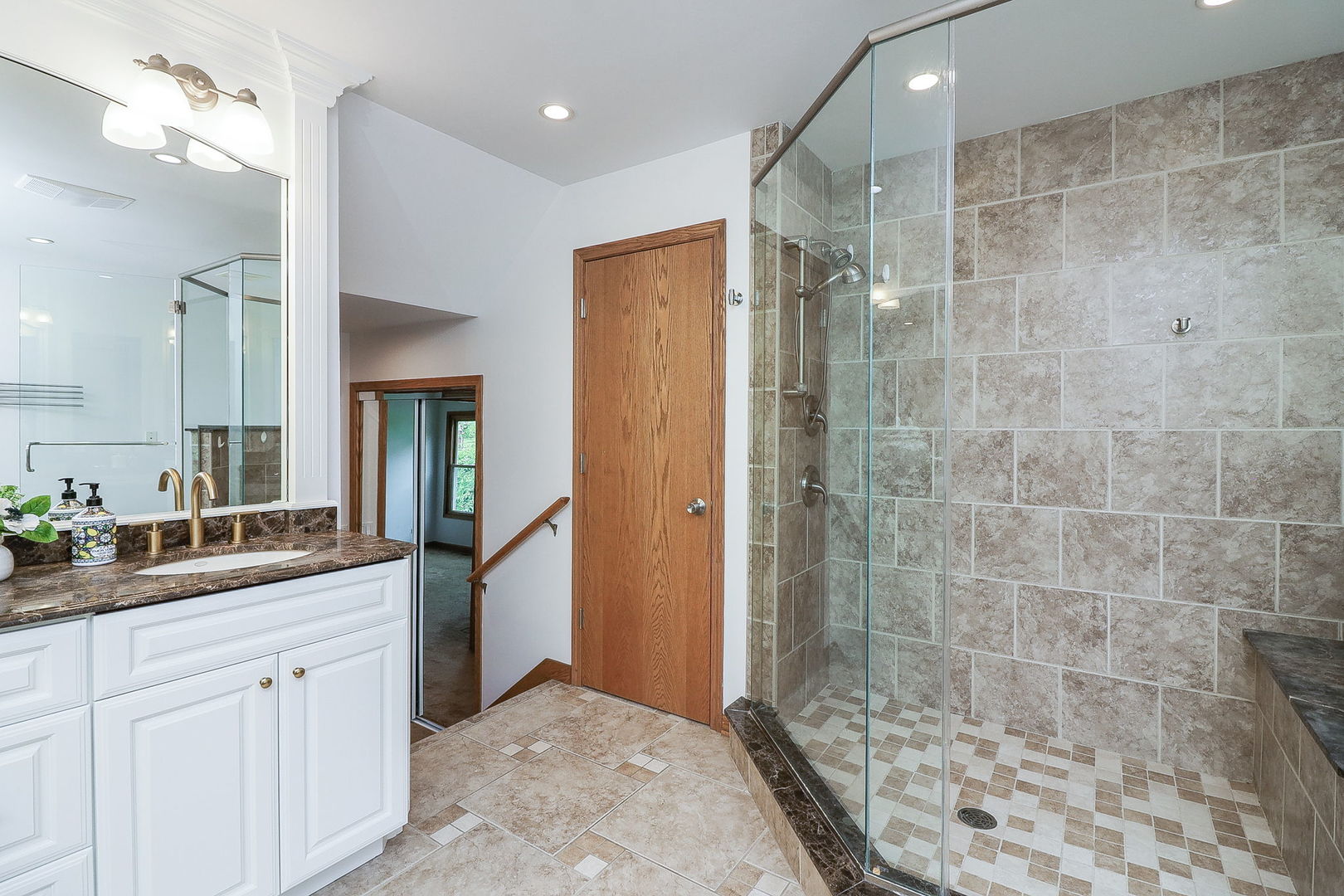 1611 Ainsley Lane