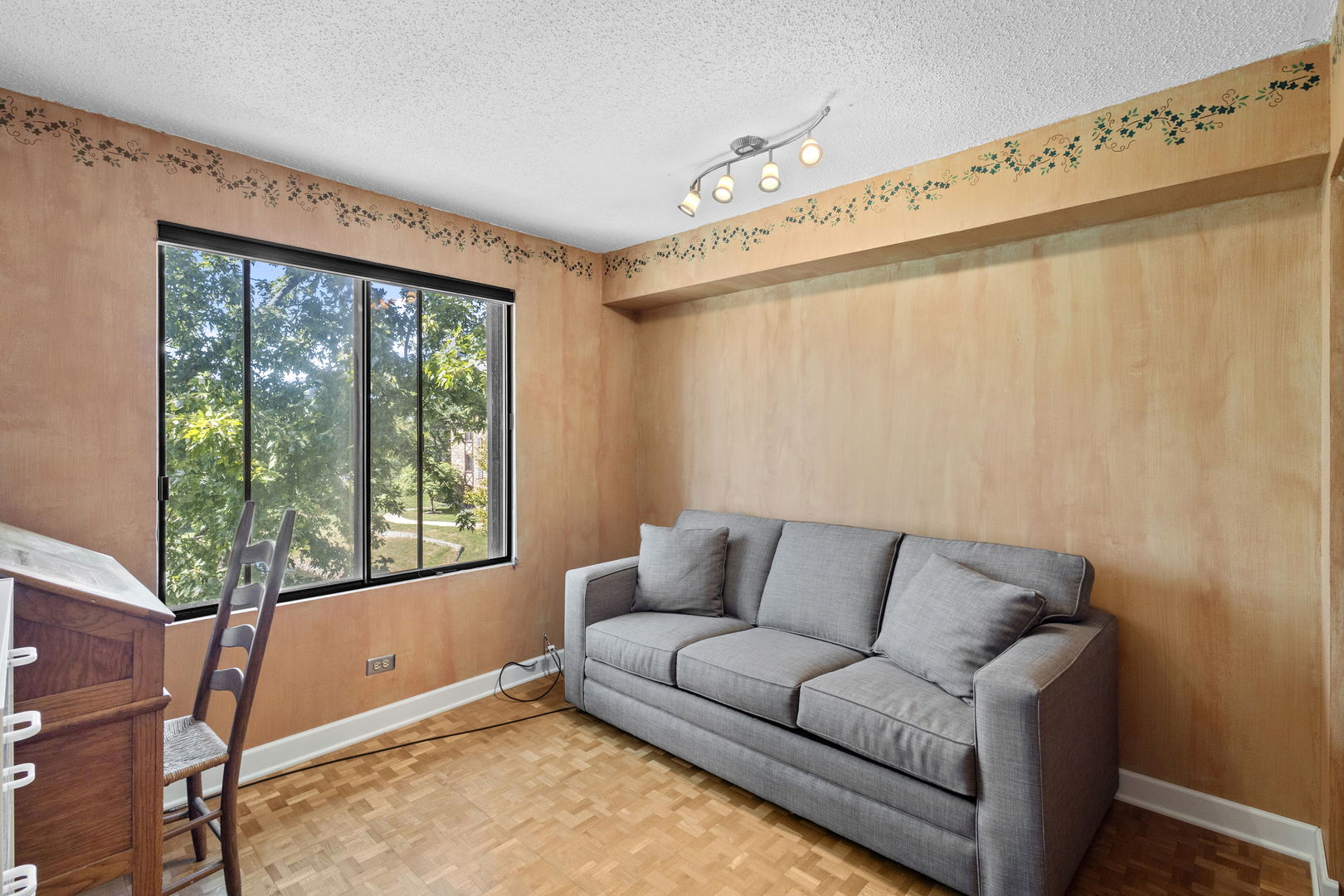 525 Cumnor Road Unit: 301