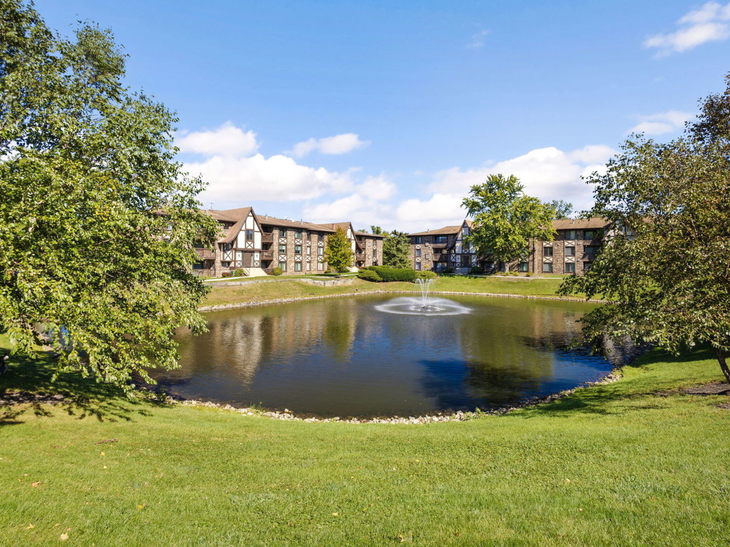 525 Cumnor Road Unit: 301