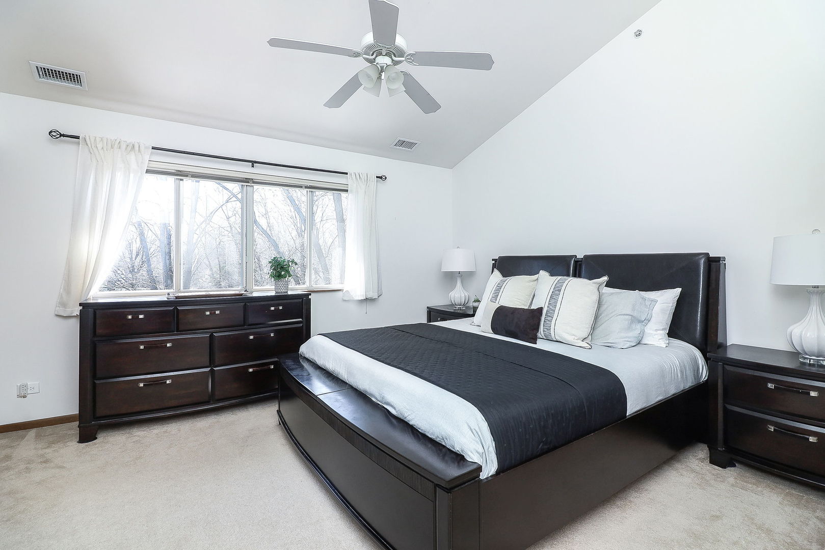 1149 E Addison Avenue