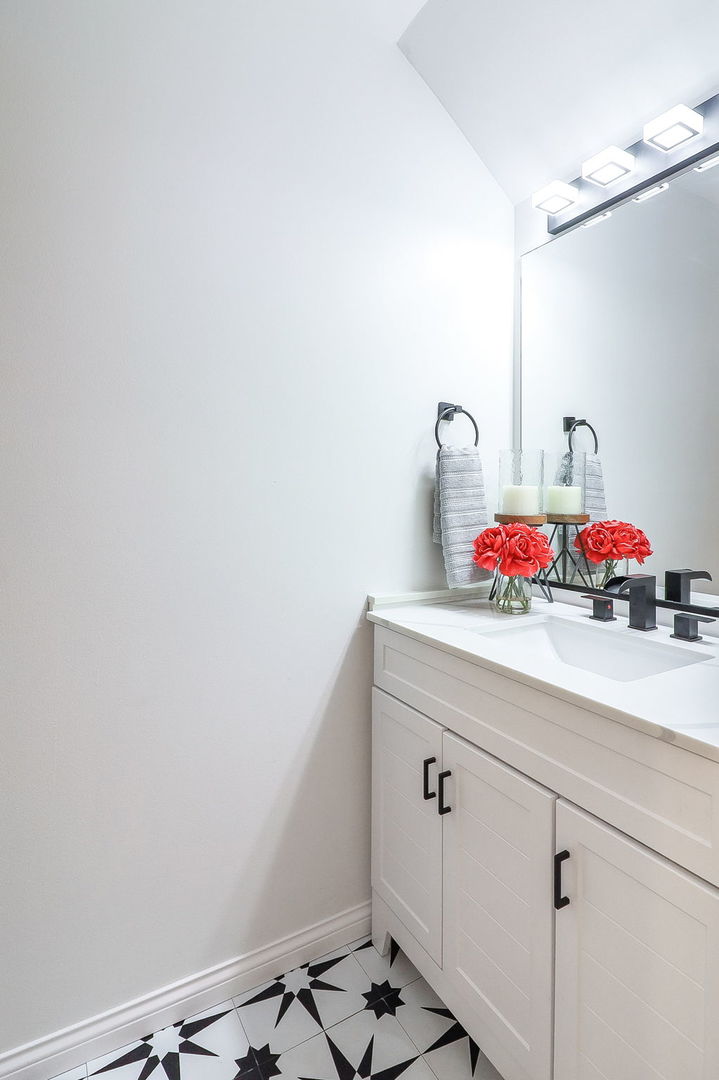 1149 E Addison Avenue