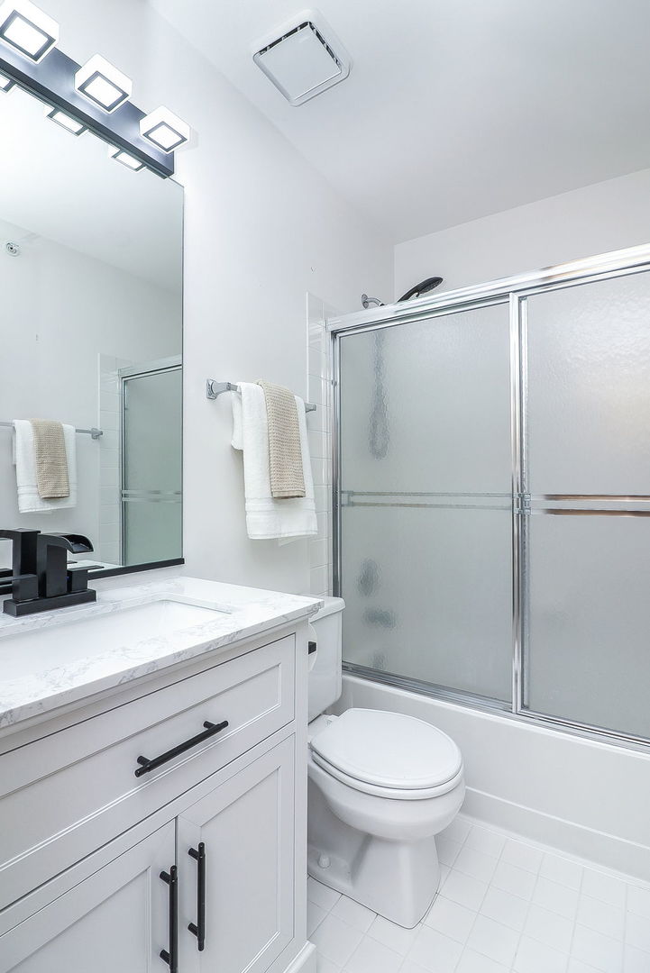 1149 E Addison Avenue