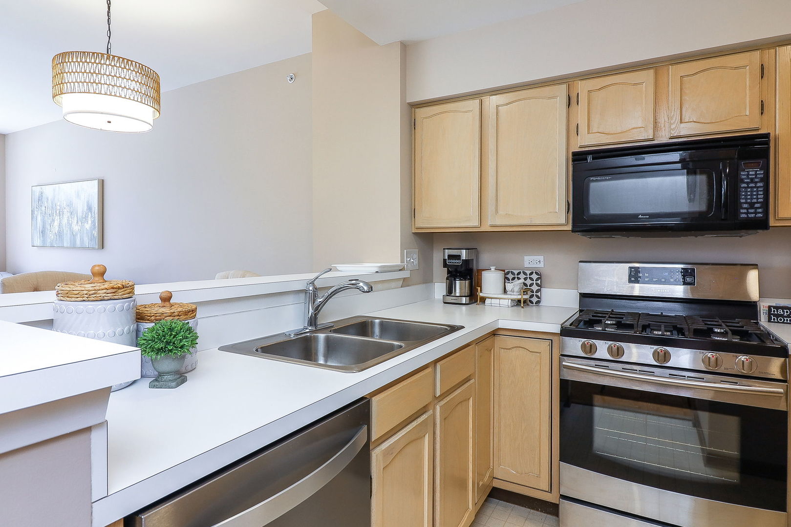 1149 E Addison Avenue