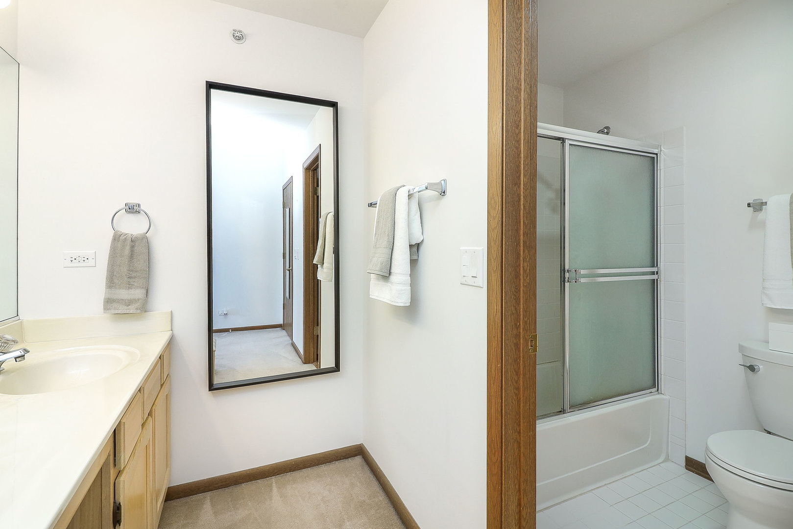 1149 E Addison Avenue