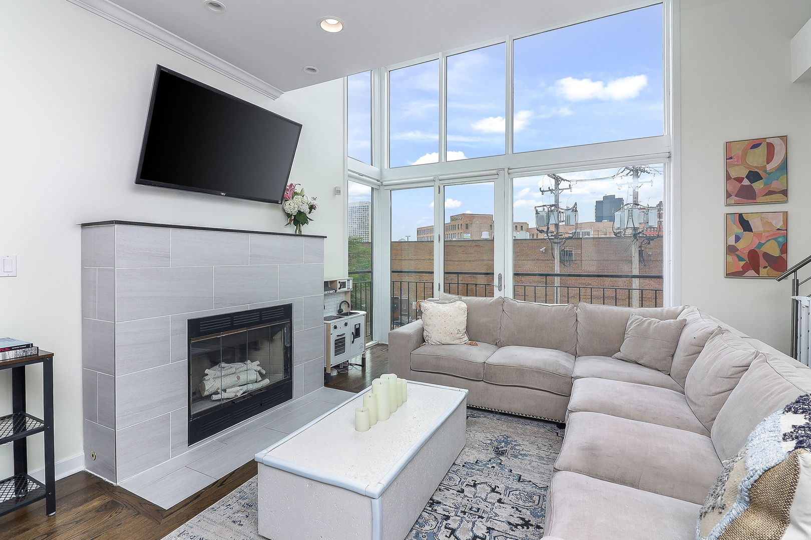 1644 W Blackhawk Street Unit: 2E