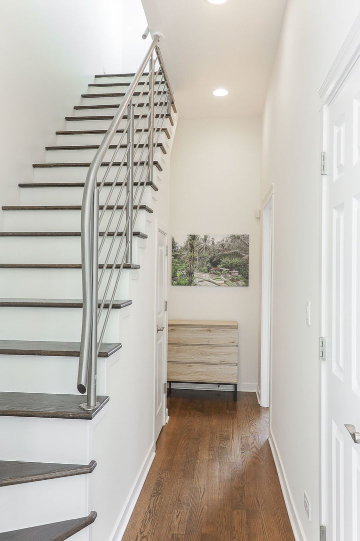 1644 W Blackhawk Street Unit: 2E