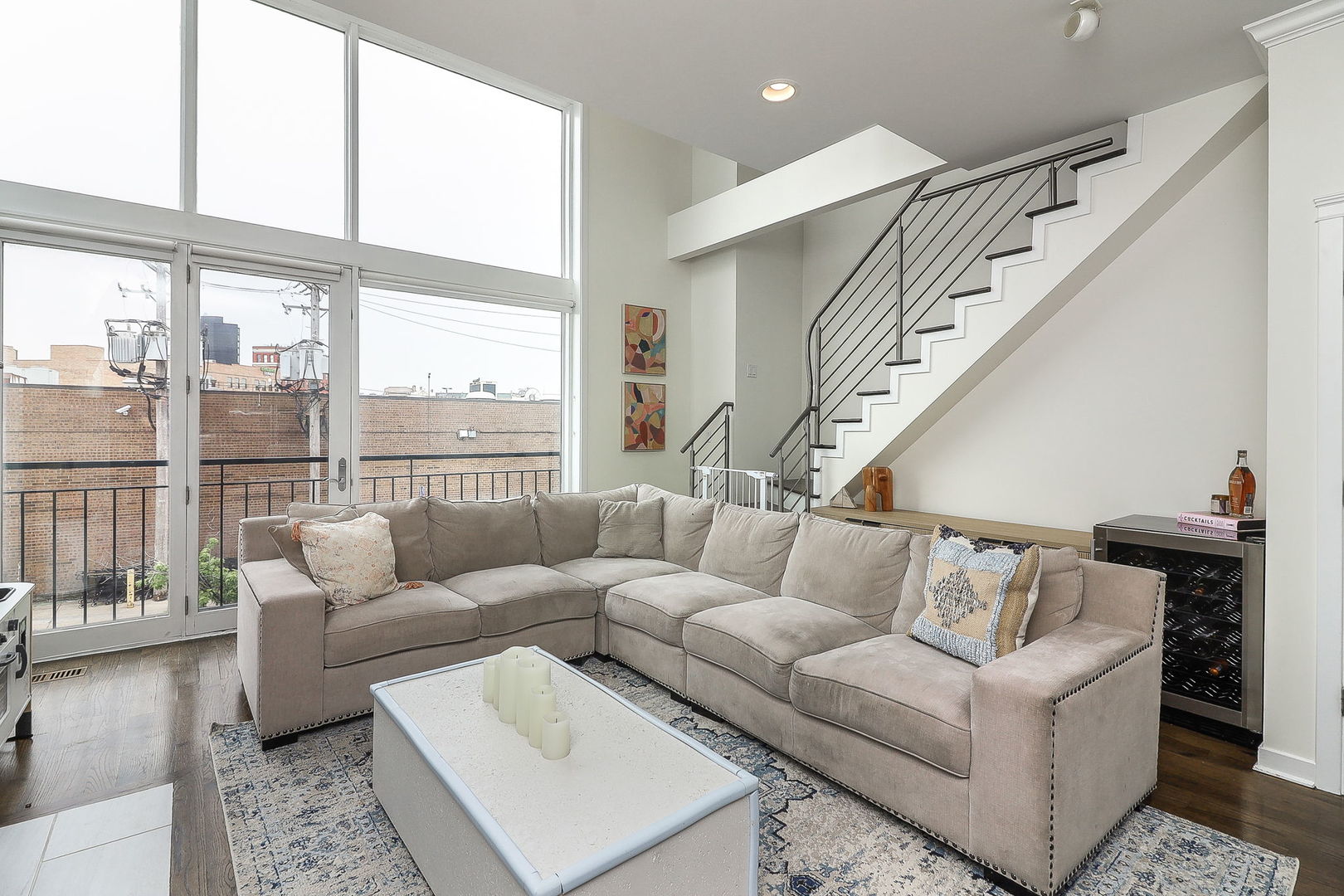 1644 W Blackhawk Street Unit: 2E