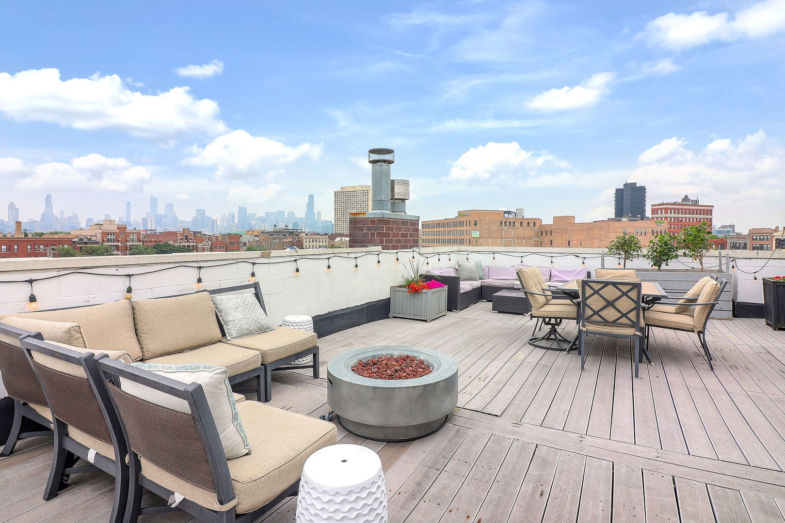 1644 W Blackhawk Street Unit: 2E