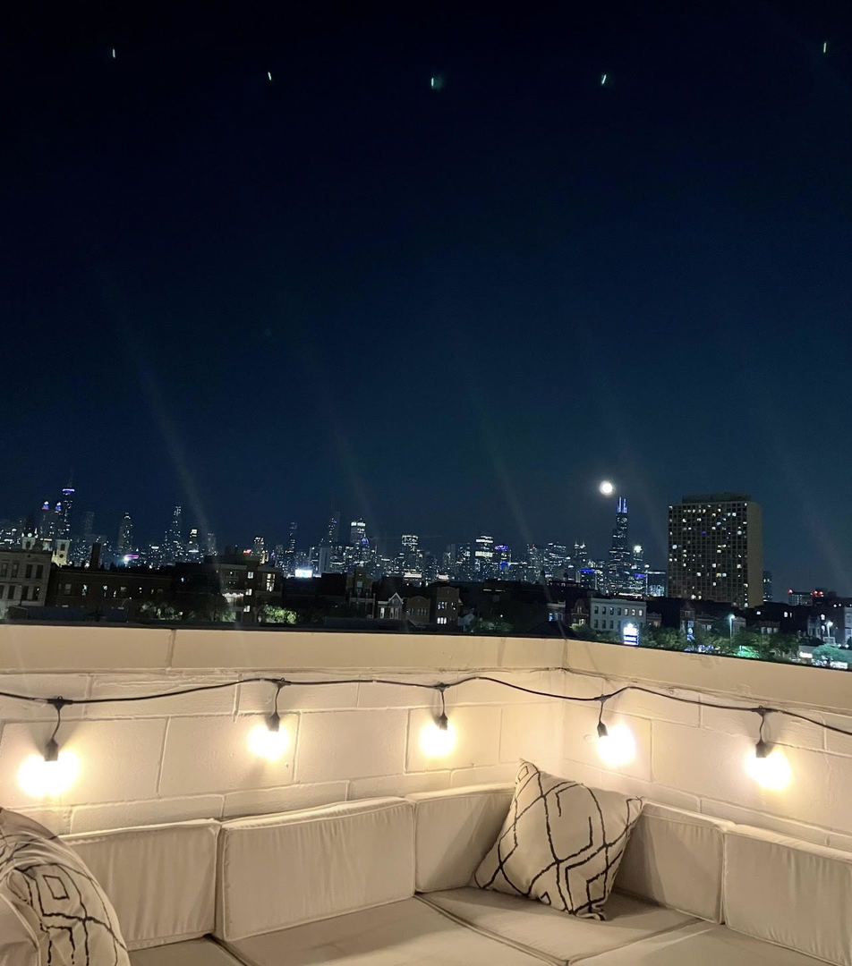 1644 W Blackhawk Street Unit: 2E