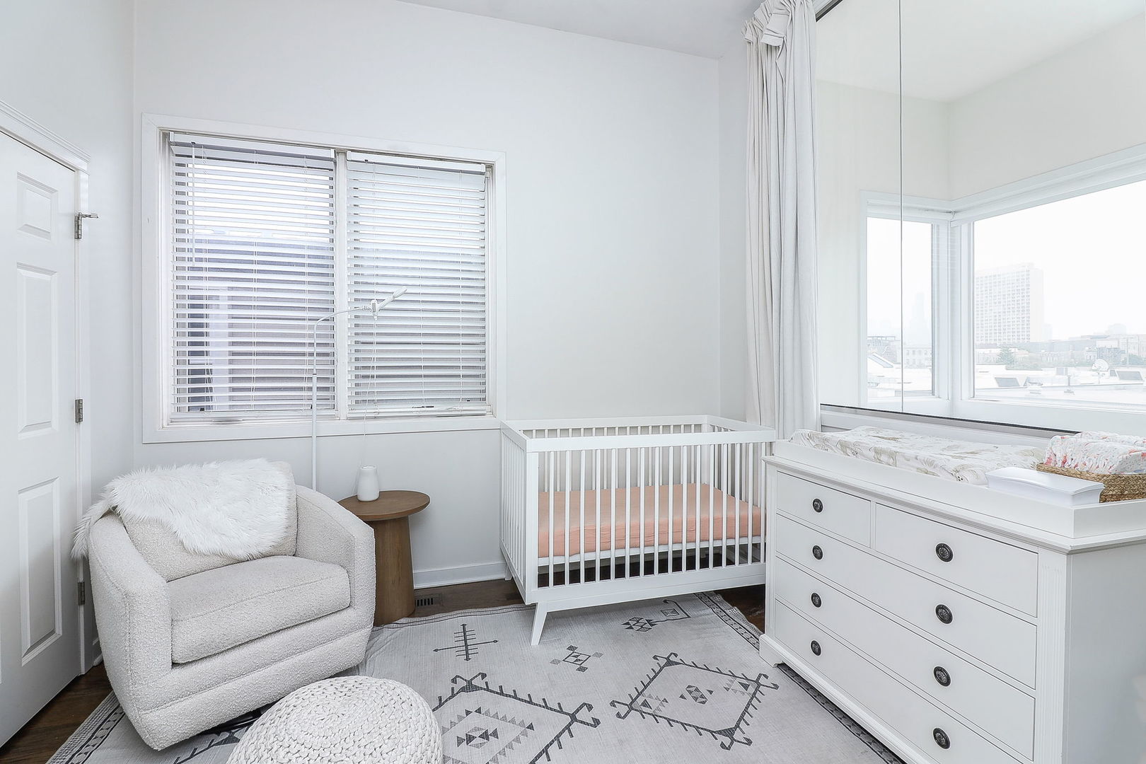 1644 W Blackhawk Street Unit: 2E