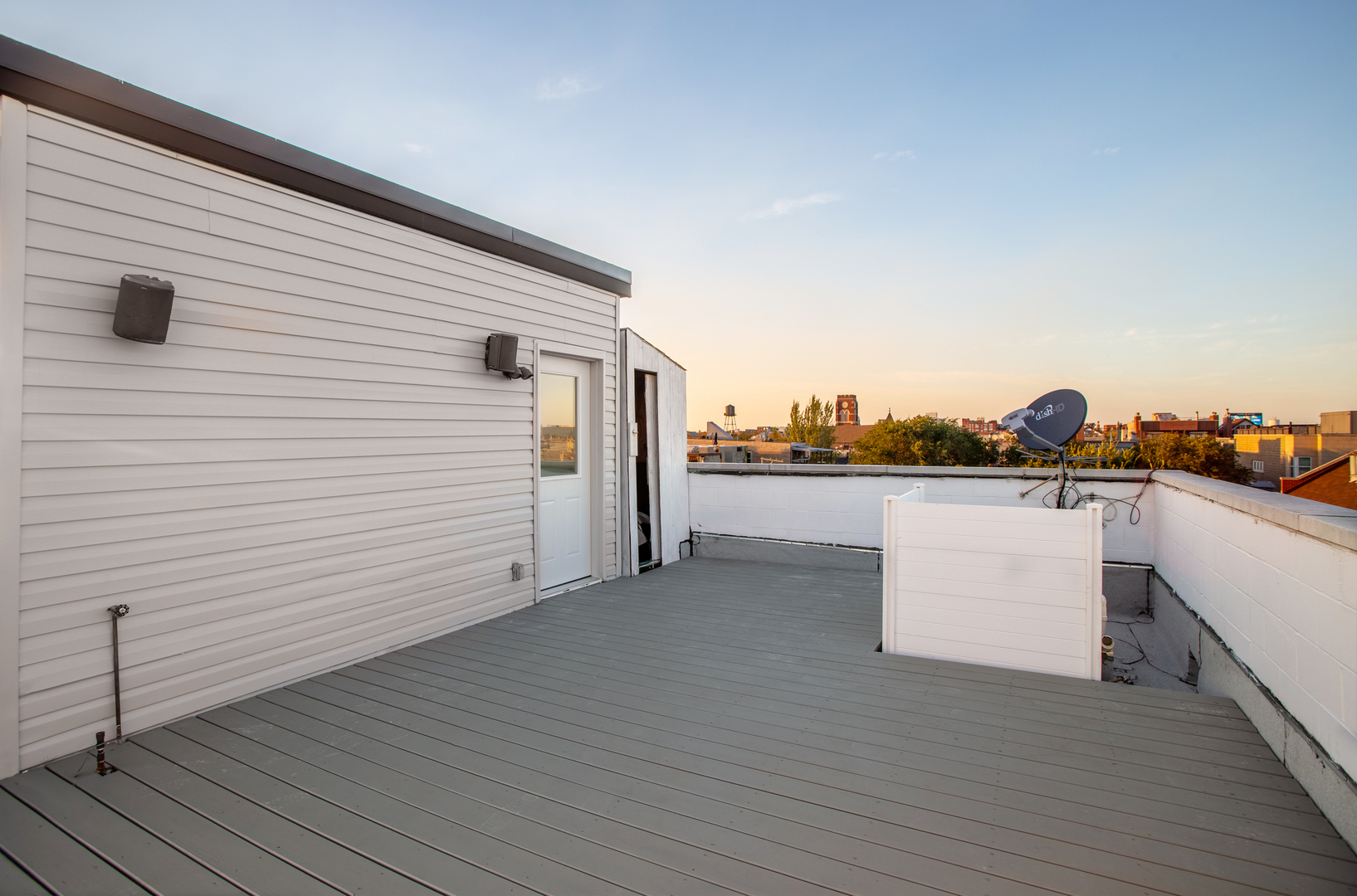 1644 W Blackhawk Street Unit: 2E