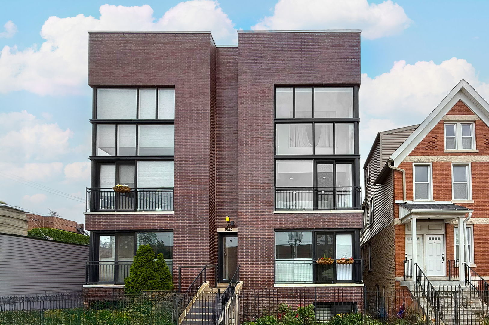 1644 W Blackhawk Street Unit: 2E