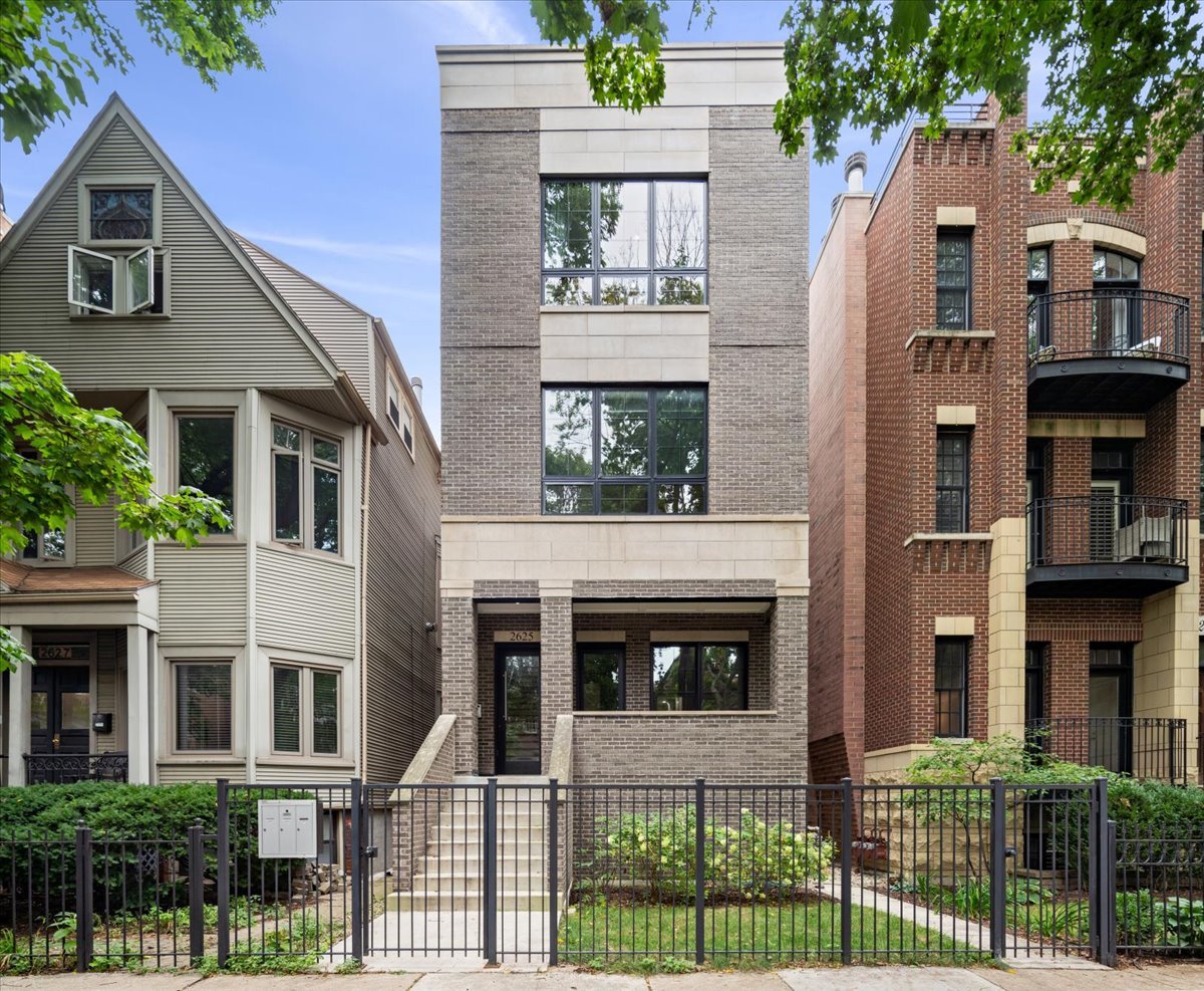 2625 N Wilton Avenue Unit: 3