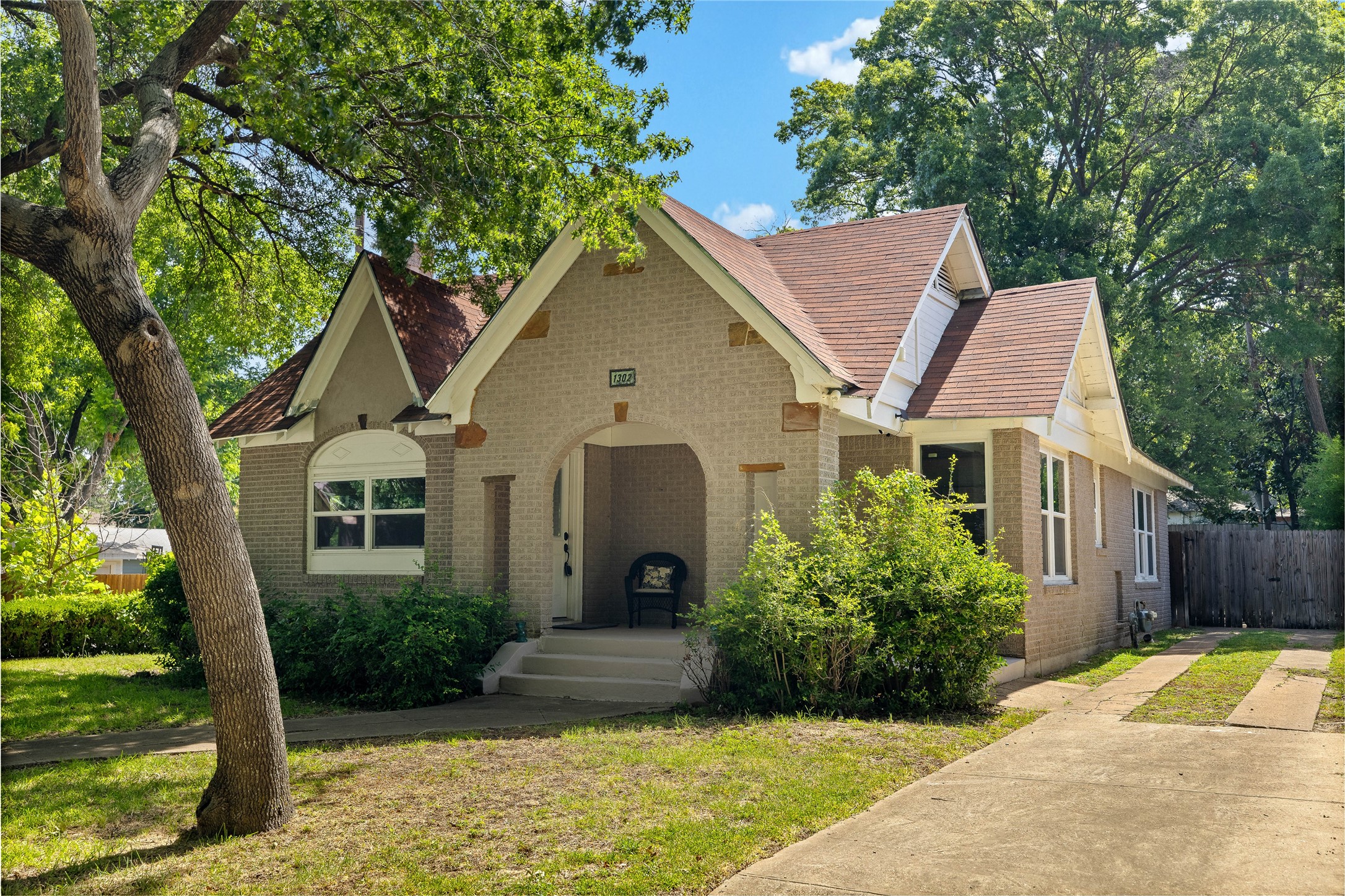 1302 Hollywood Avenue