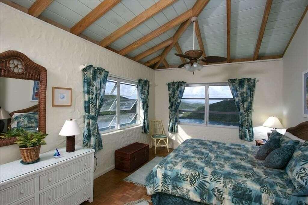 15-6 Carolina, St John