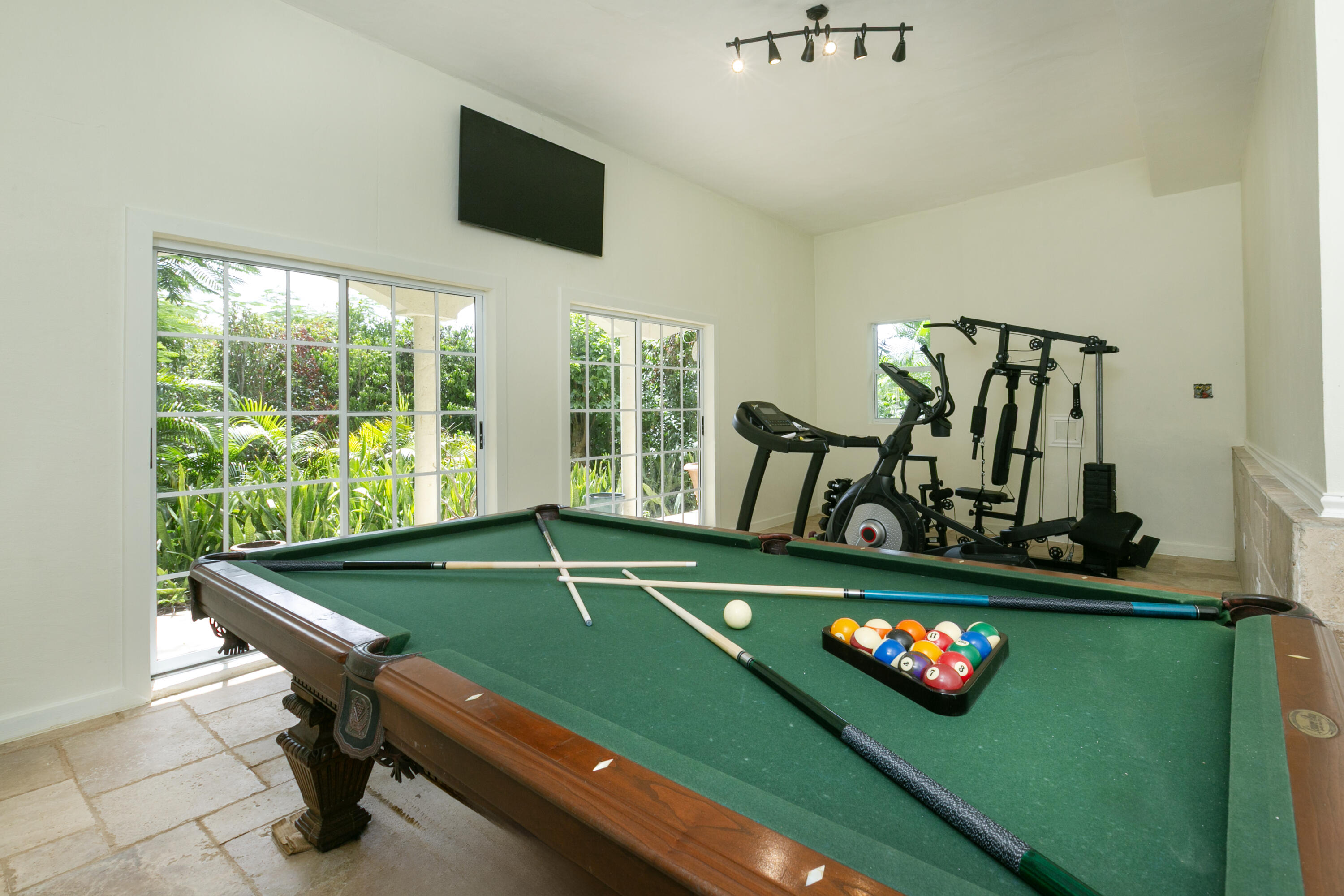 330-9 Chocolate Hole, St John