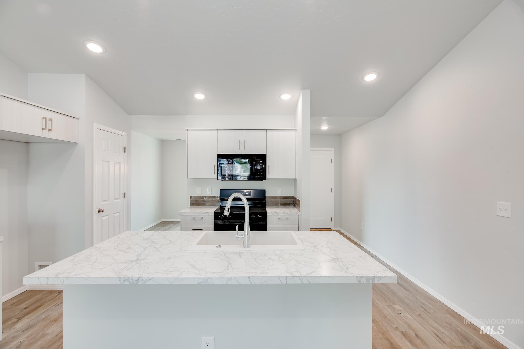 11106 W Peterborough St