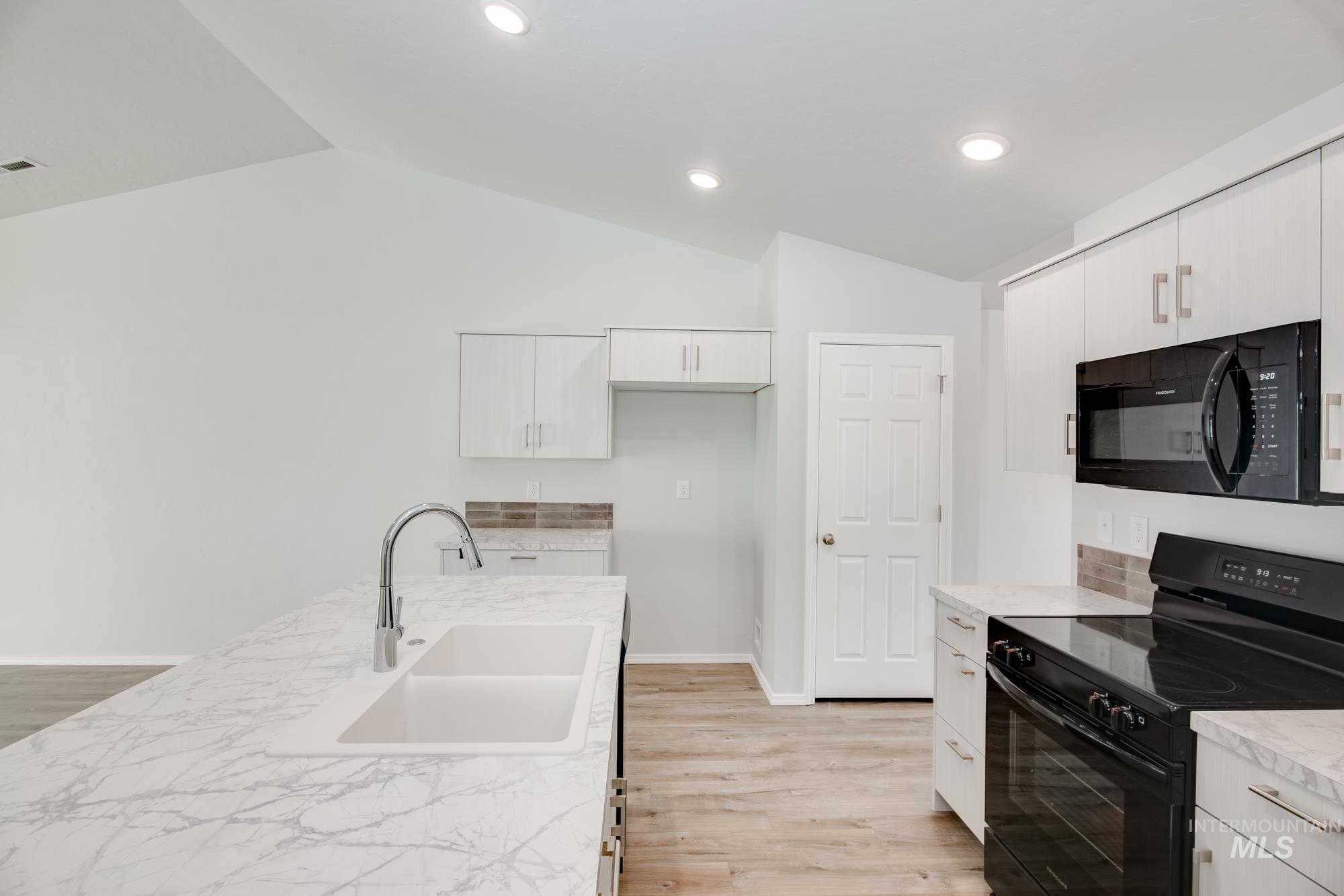 11106 W Peterborough St