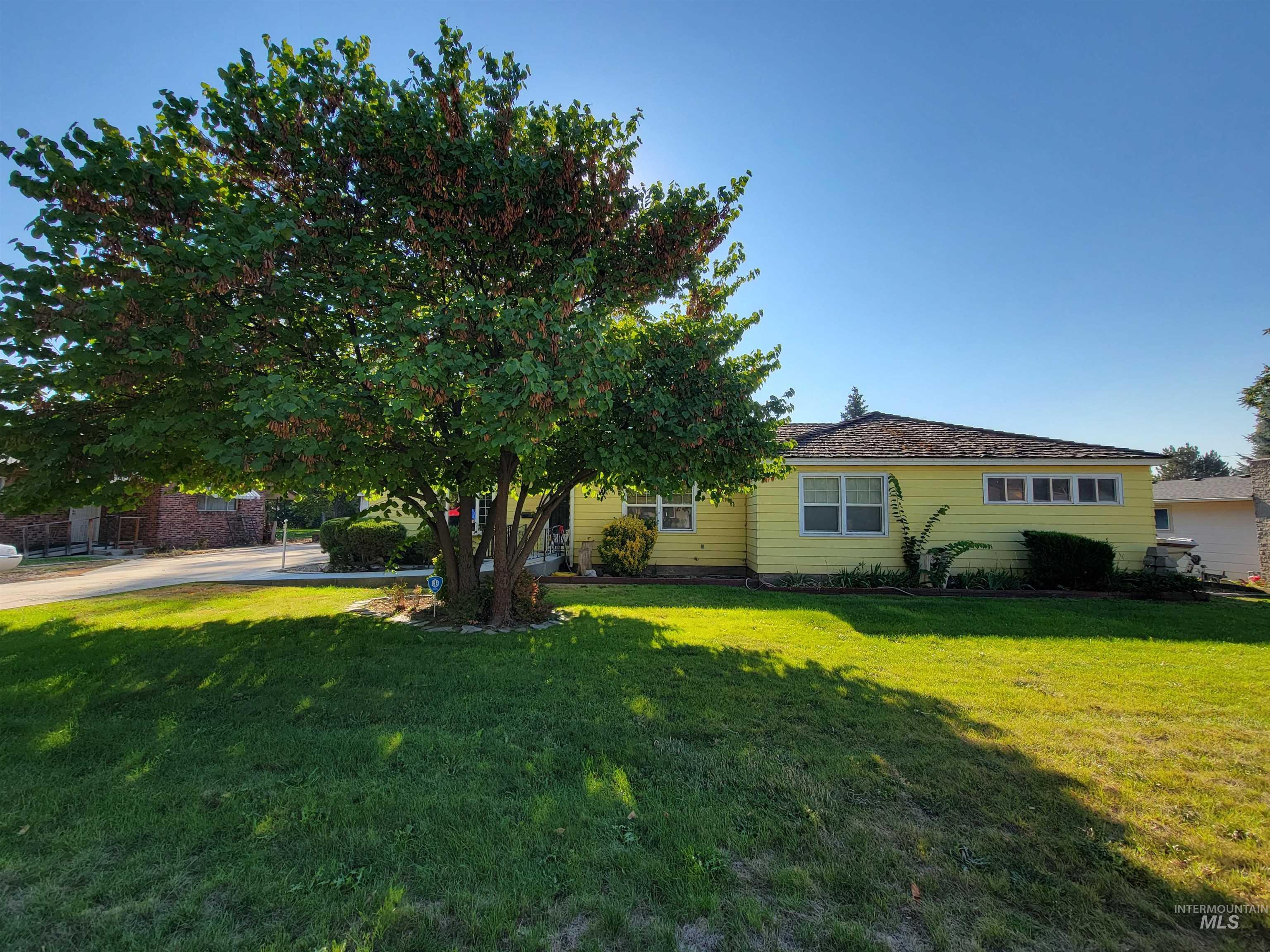 1410 10th Ave S