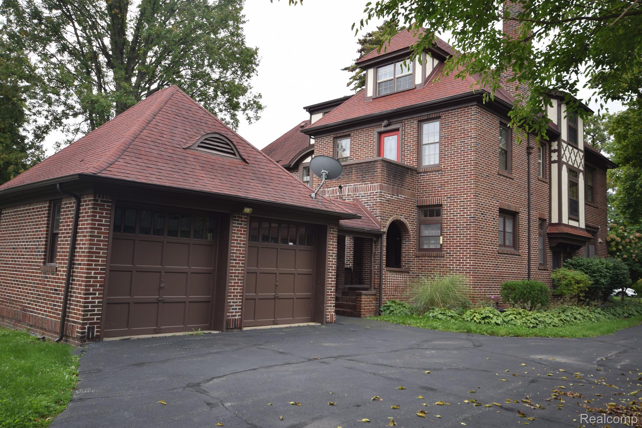 1017 WOODLAWN PARK DR