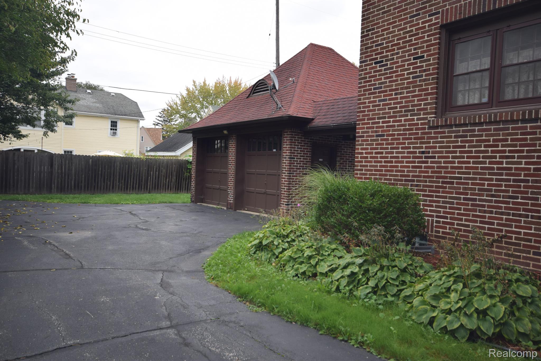 1017 WOODLAWN PARK DR