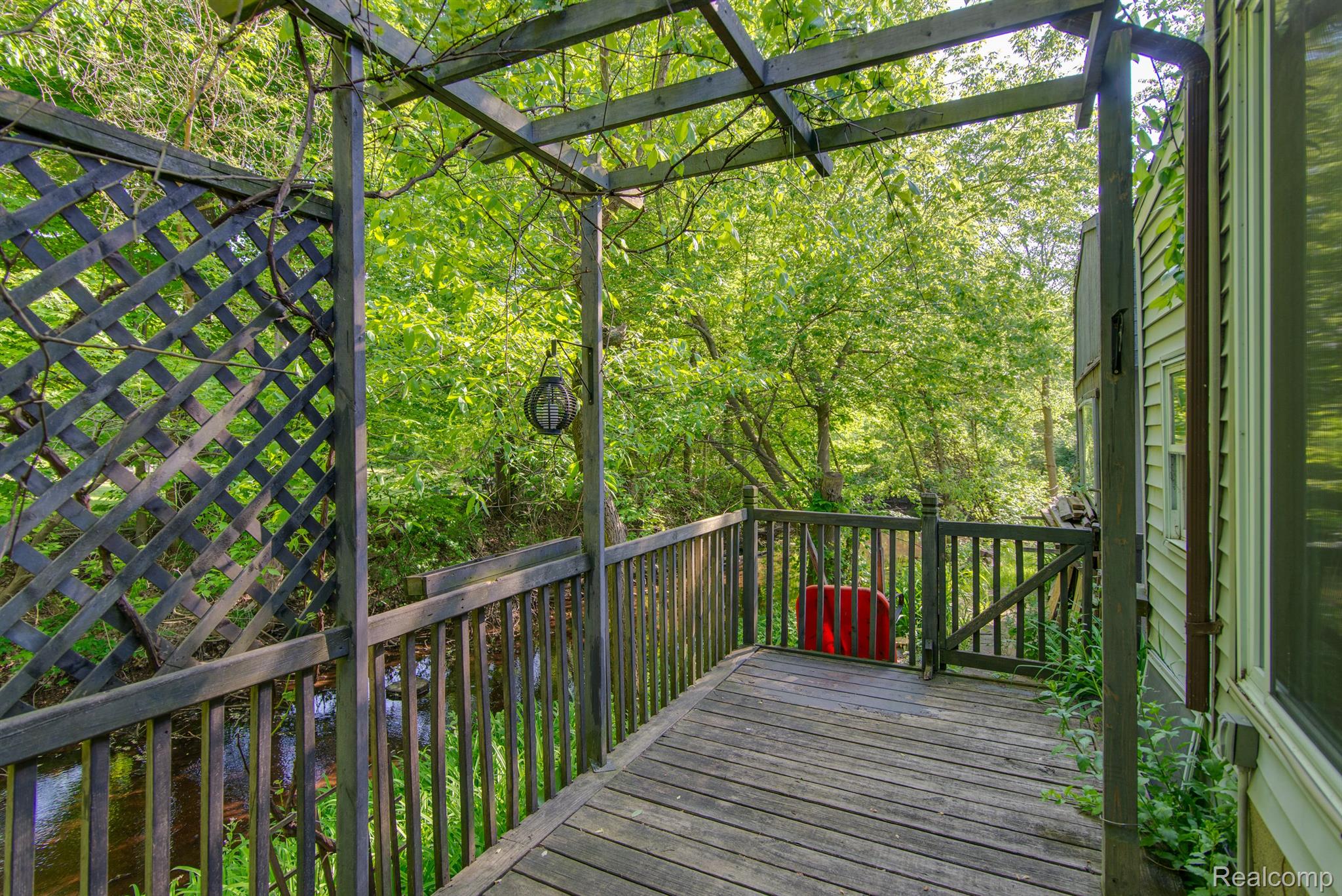 9587 PORTAGE TRL