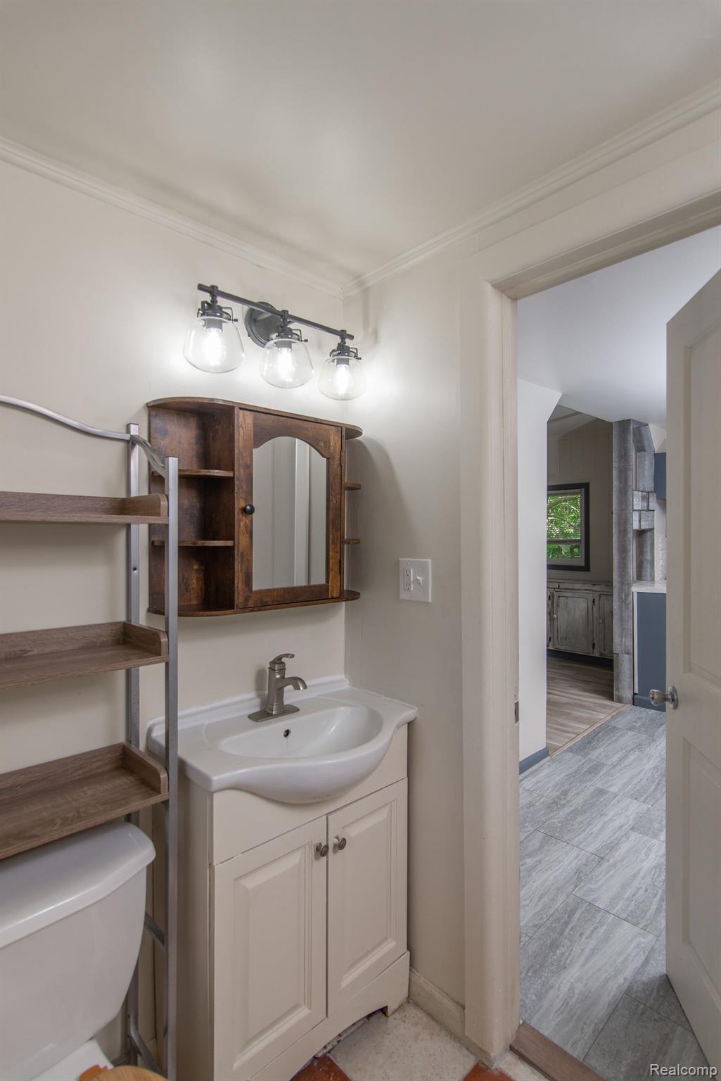 9587 PORTAGE TRL