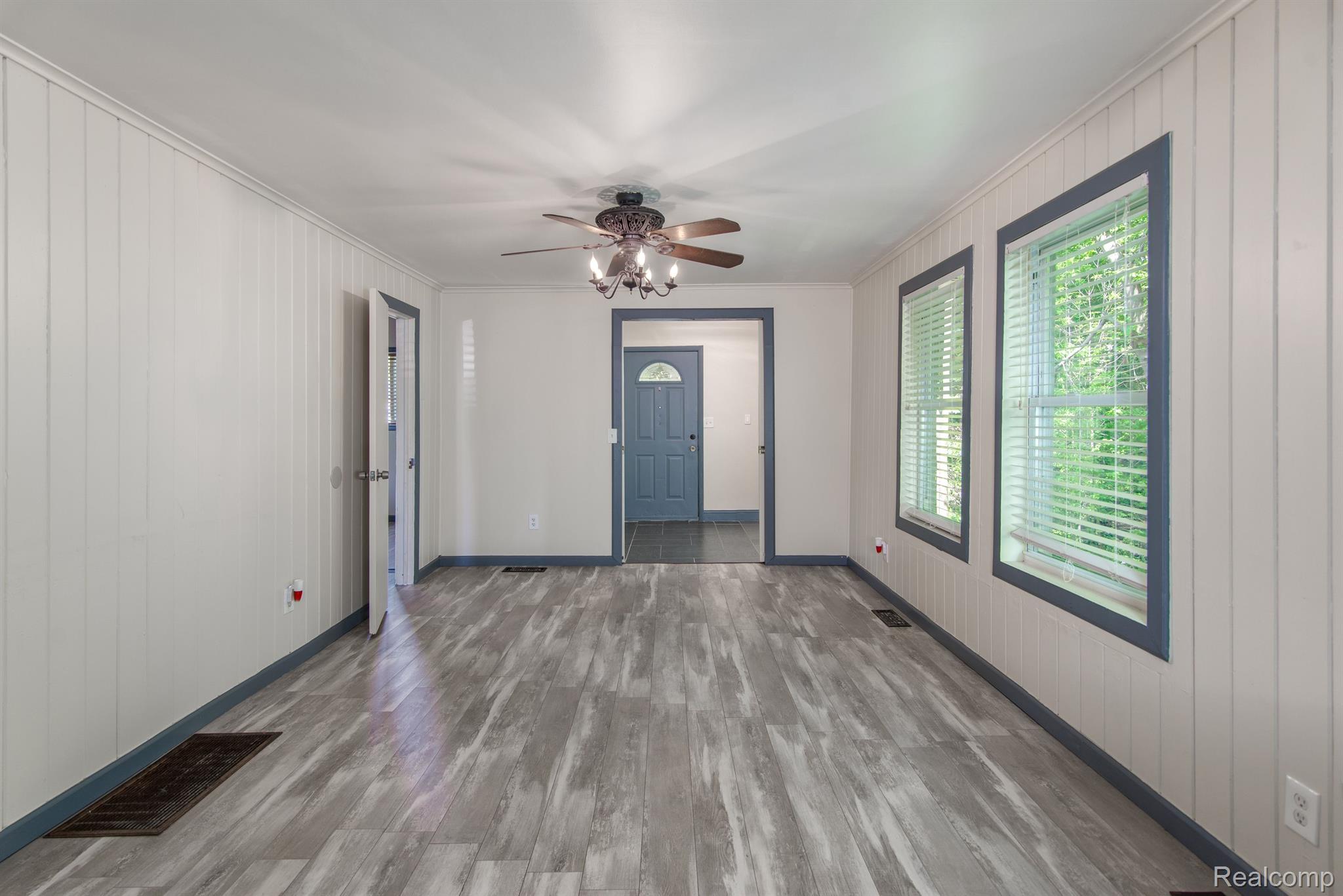 9587 PORTAGE TRL