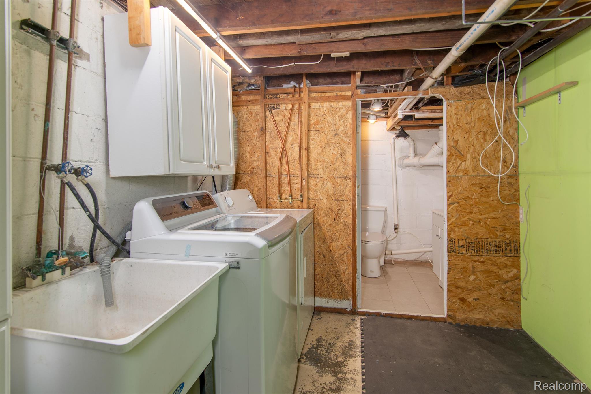 9587 PORTAGE TRL